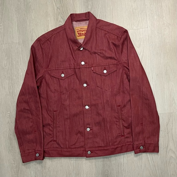 WORN Levi's Denim (Jean) Trucker Jacket Burgundy - Picture 1 of 3